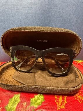 Tom Ford Black Oversized Cat-Eye Sunglasses